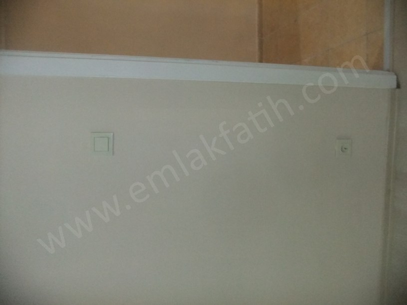 Kocamustafapaşa Kiralık Daire 1+1 Yarı Bodrum Arkası Bahçeli Hacıkadın Caddesi Üzerinde