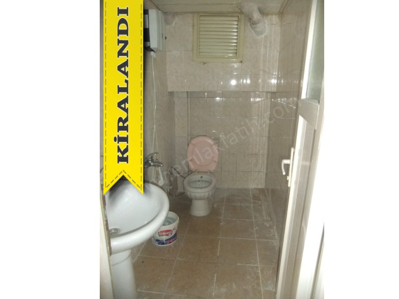 Kocamustafapaşa Kiralık Daire 1+1 Yarı Bodrum Arkası Bahçeli Hacıkadın Caddesi Üzerinde