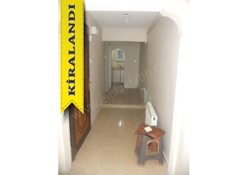 Kocamustafapaşa Kiralık Daire 1+1 Yarı Bodrum Arkası Bahçeli Hacıkadın Caddesi Üzerinde