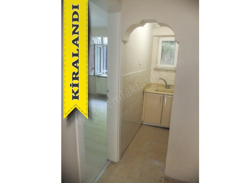 Kocamustafapaşa Kiralık Daire 1+1 Yarı Bodrum Arkası Bahçeli Hacıkadın Caddesi Üzerinde