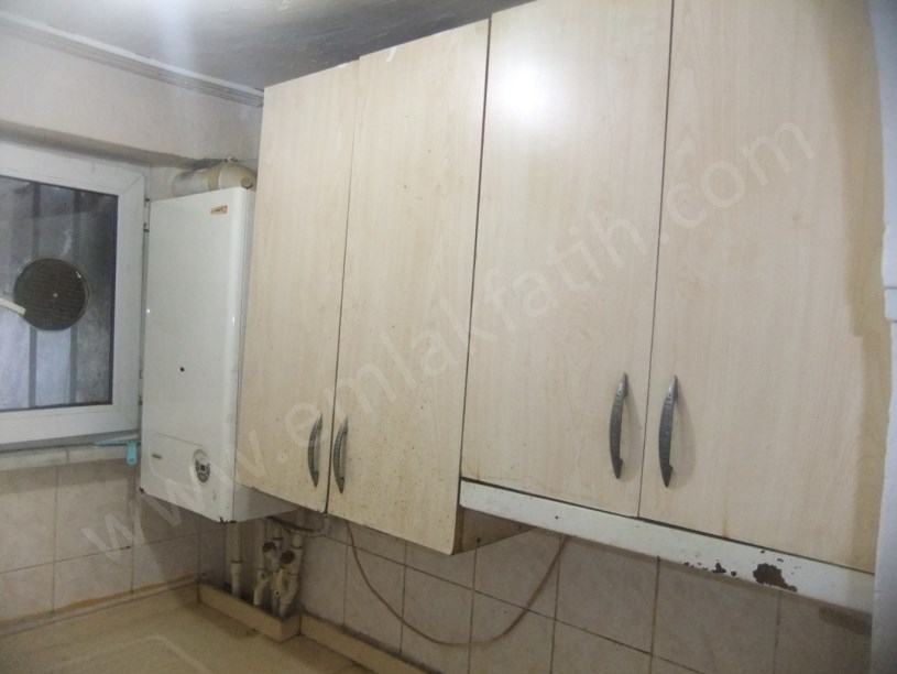 Kocamustafapaşa Kiralık Daire 1+1 Yarı Bodrum Arkası Bahçeli Hacıkadın Caddesi Üzerinde