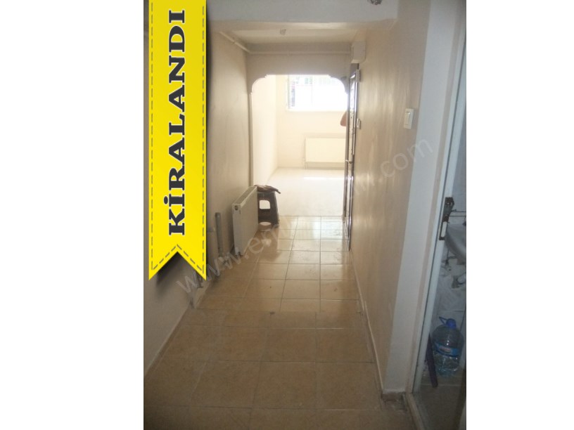 Kocamustafapaşa Kiralık Daire 1+1 Yarı Bodrum Arkası Bahçeli Hacıkadın Caddesi Üzerinde