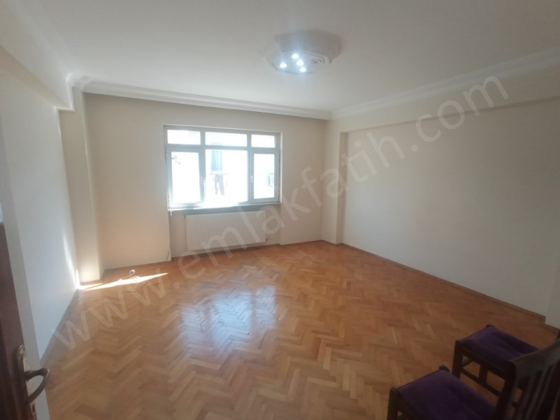 Kocamustafapaşa Kiralık Daire 2+1 22 Yıllık Genç Bina 3.Kat Çift Cepheli Kombili 