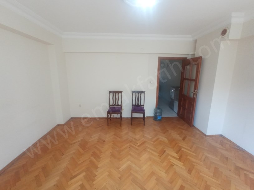 Kocamustafapaşa Kiralık Daire 2+1 22 Yıllık Genç Bina 3.Kat Çift Cepheli Kombili 