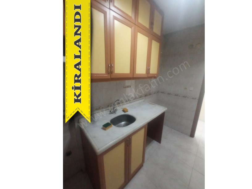 Kocamustafapaşa Kiralık Daire 2+1 22 Yıllık Genç Bina 3.Kat Çift Cepheli Kombili 