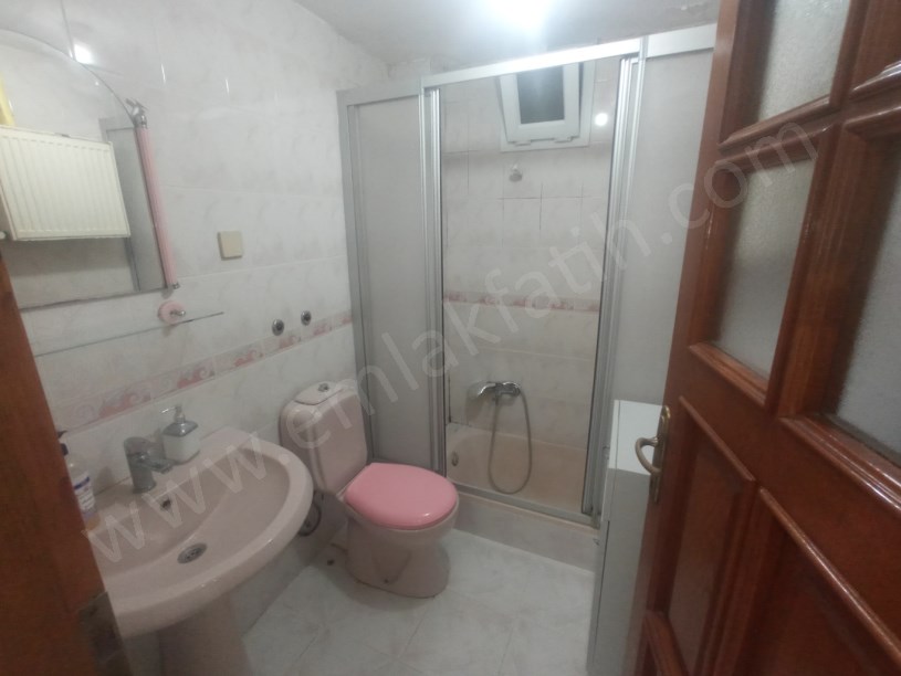 Kocamustafapaşa Kiralık Daire 2+1 22 Yıllık Genç Bina 3.Kat Çift Cepheli Kombili 