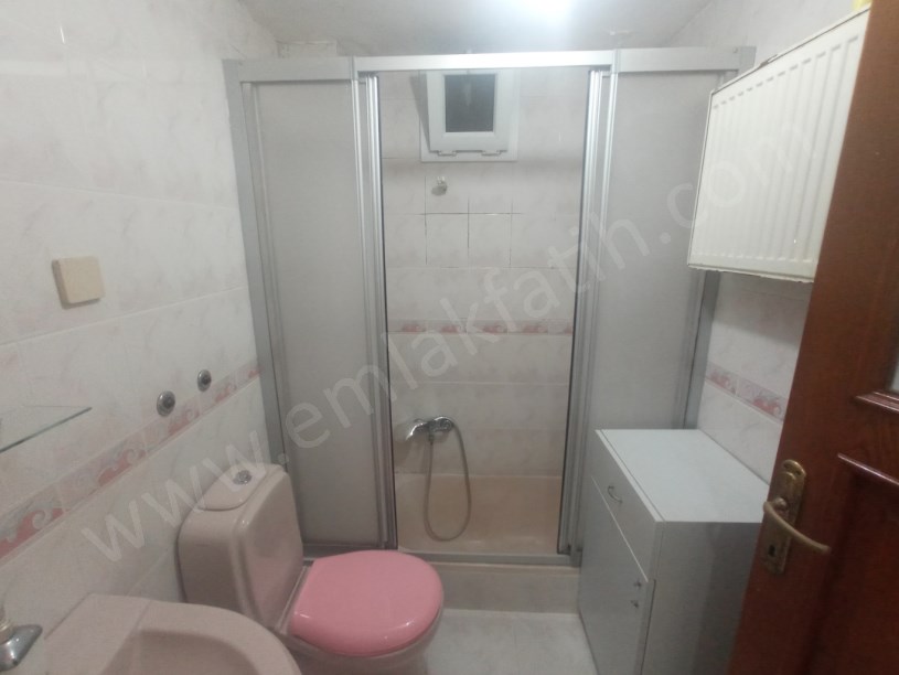 Kocamustafapaşa Kiralık Daire 2+1 22 Yıllık Genç Bina 3.Kat Çift Cepheli Kombili 