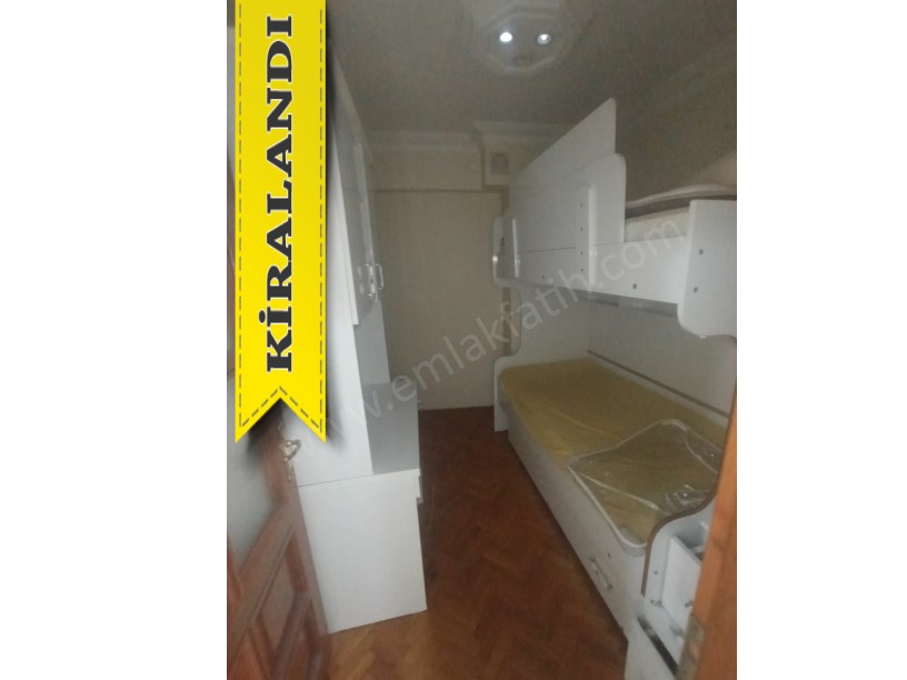 Kocamustafapaşa Kiralık Daire 2+1 22 Yıllık Genç Bina 3.Kat Çift Cepheli Kombili 