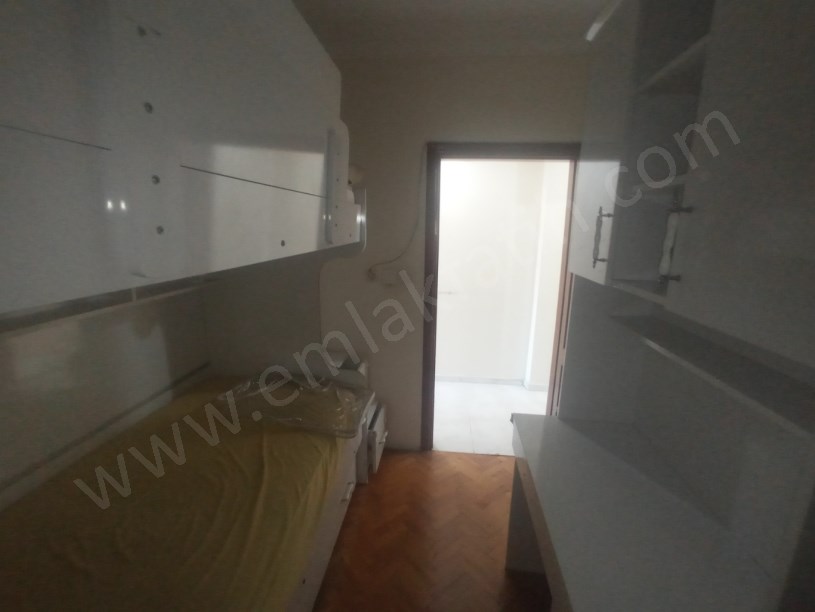 Kocamustafapaşa Kiralık Daire 2+1 22 Yıllık Genç Bina 3.Kat Çift Cepheli Kombili 