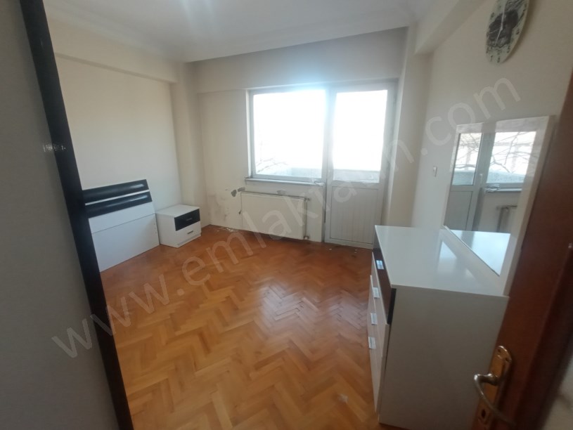 Kocamustafapaşa Kiralık Daire 2+1 22 Yıllık Genç Bina 3.Kat Çift Cepheli Kombili 