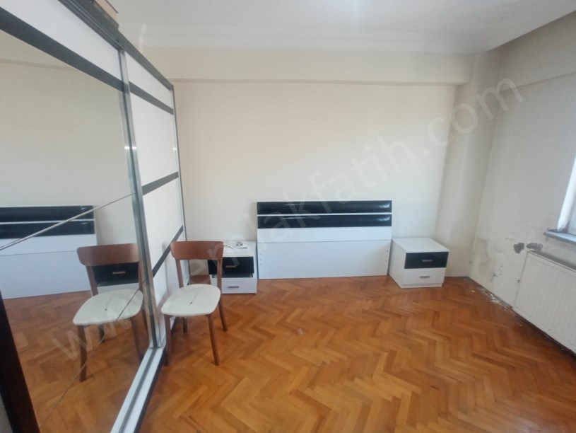 Kocamustafapaşa Kiralık Daire 2+1 22 Yıllık Genç Bina 3.Kat Çift Cepheli Kombili 