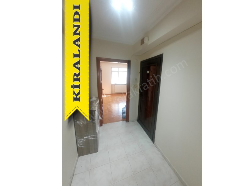 Kocamustafapaşa Kiralık Daire 2+1 22 Yıllık Genç Bina 3.Kat Çift Cepheli Kombili 