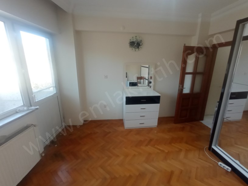 Kocamustafapaşa Kiralık Daire 2+1 22 Yıllık Genç Bina 3.Kat Çift Cepheli Kombili 