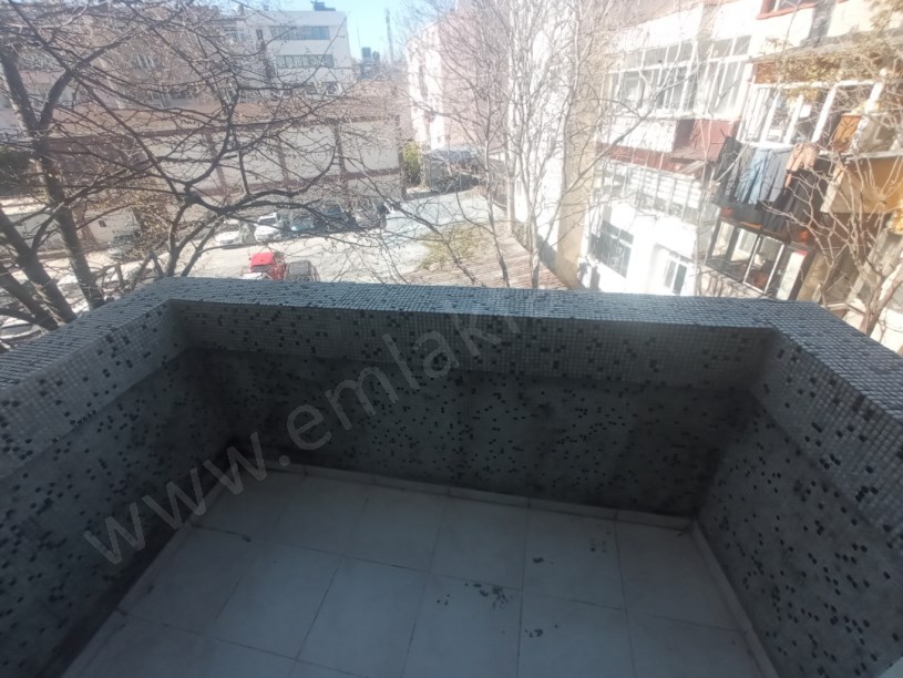 Kocamustafapaşa Kiralık Daire 2+1 22 Yıllık Genç Bina 3.Kat Çift Cepheli Kombili 