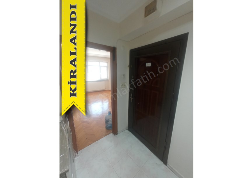 Kocamustafapaşa Kiralık Daire 2+1 22 Yıllık Genç Bina 3.Kat Çift Cepheli Kombili 