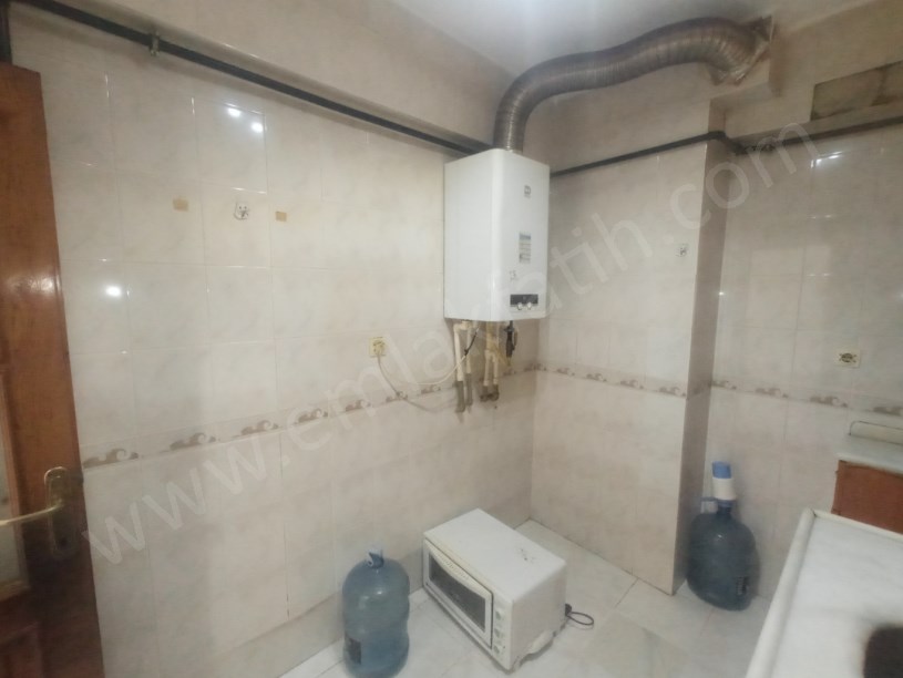 Kocamustafapaşa Kiralık Daire 2+1 22 Yıllık Genç Bina 3.Kat Çift Cepheli Kombili 