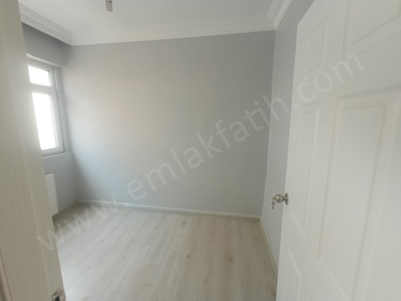 KOCAMUSTAFAPAŞA KİRALIK DAİRE 2+1 2.KAT KOMBİLİ ÇİFT CEPHELİ