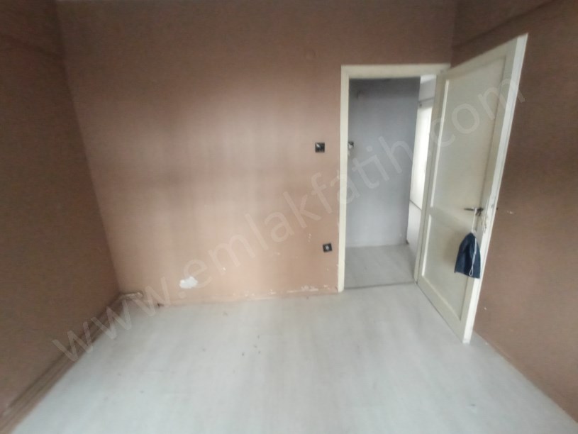 Seyyid Ömer Mah Kiralık 3+1 den Bozma 2+1 Çift Cepheli Bahçeli Kombili Daire