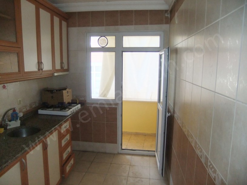 Şehremini Pazar İçi Genç Bina 3+1 100m² 3.KAT Kiralık Daire