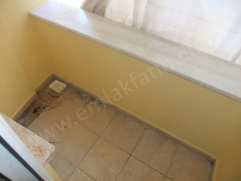 Şehremini Pazar İçi Genç Bina 3+1 100m² 3.KAT Kiralık Daire