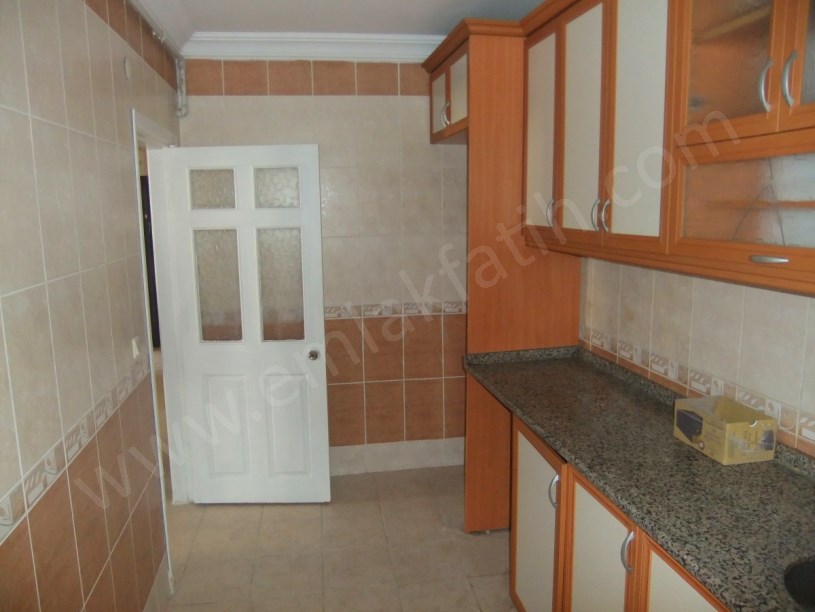 Şehremini Pazar İçi Genç Bina 3+1 100m² 3.KAT Kiralık Daire