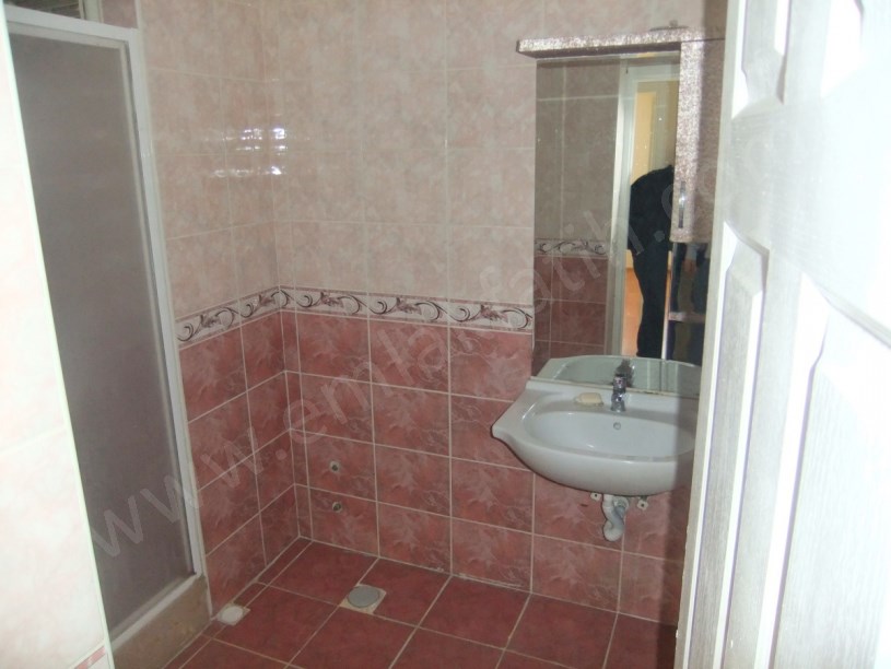 Şehremini Pazar İçi Genç Bina 3+1 100m² 3.KAT Kiralık Daire