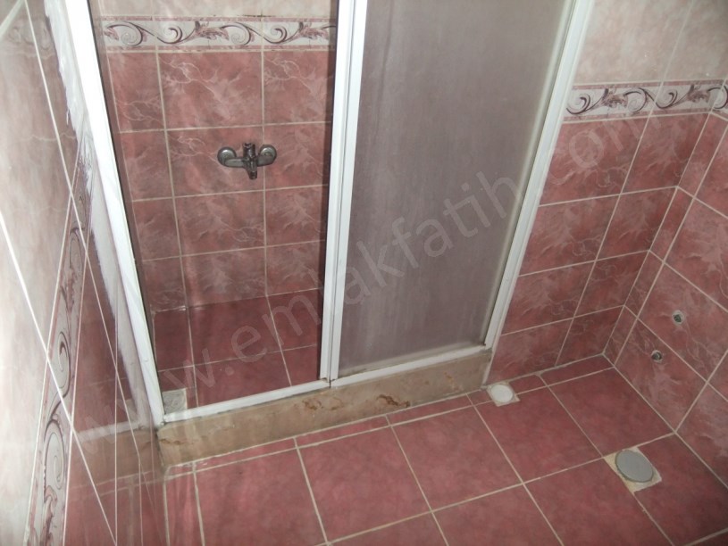 Şehremini Pazar İçi Genç Bina 3+1 100m² 3.KAT Kiralık Daire