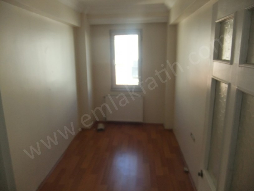 Şehremini Pazar İçi Genç Bina 3+1 100m² 3.KAT Kiralık Daire