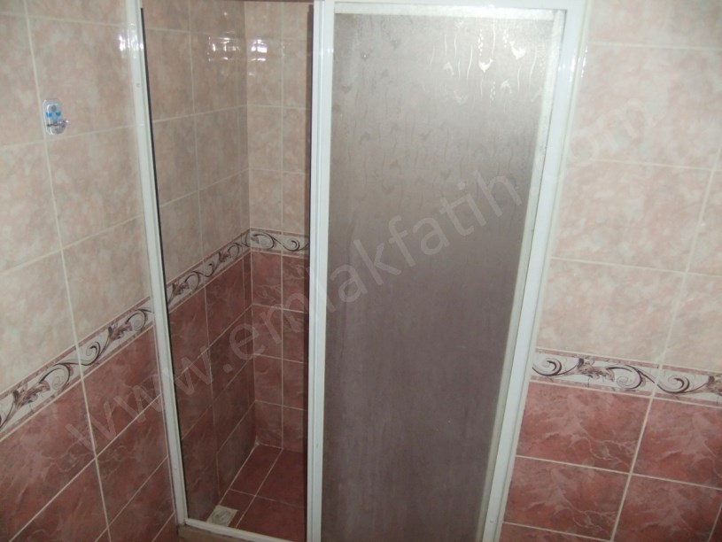 Şehremini Pazar İçi Genç Bina 3+1 100m² 3.KAT Kiralık Daire