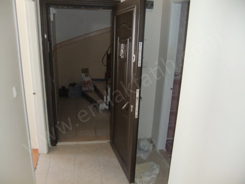 Şehremini Pazar İçi Genç Bina 3+1 100m² 3.KAT Kiralık Daire