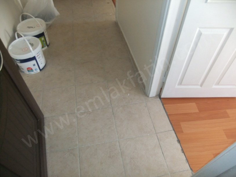Şehremini Pazar İçi Genç Bina 3+1 100m² 3.KAT Kiralık Daire