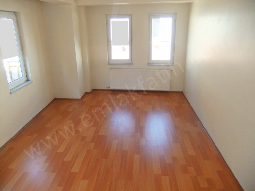 Şehremini Pazar İçi Genç Bina 3+1 100m² 3.KAT Kiralık Daire