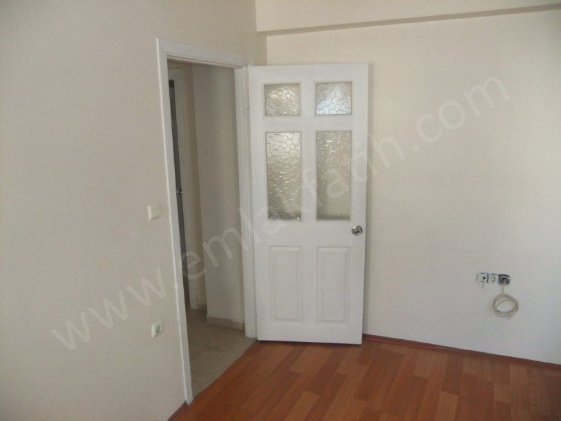 Şehremini Pazar İçi Genç Bina 3+1 100m² 3.KAT Kiralık Daire