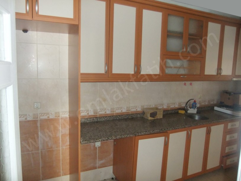 Şehremini Pazar İçi Genç Bina 3+1 100m² 3.KAT Kiralık Daire