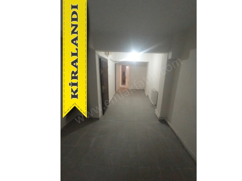 Kocamustafapaşa Kiralık Daire 2+1 Yarı Bodrum Arkası Bahçe Cumartesi Pazarı İçinde