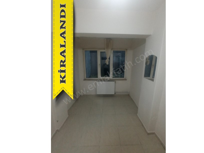Kocamustafapaşa Kiralık Daire 2+1 Yarı Bodrum Arkası Bahçe Cumartesi Pazarı İçinde