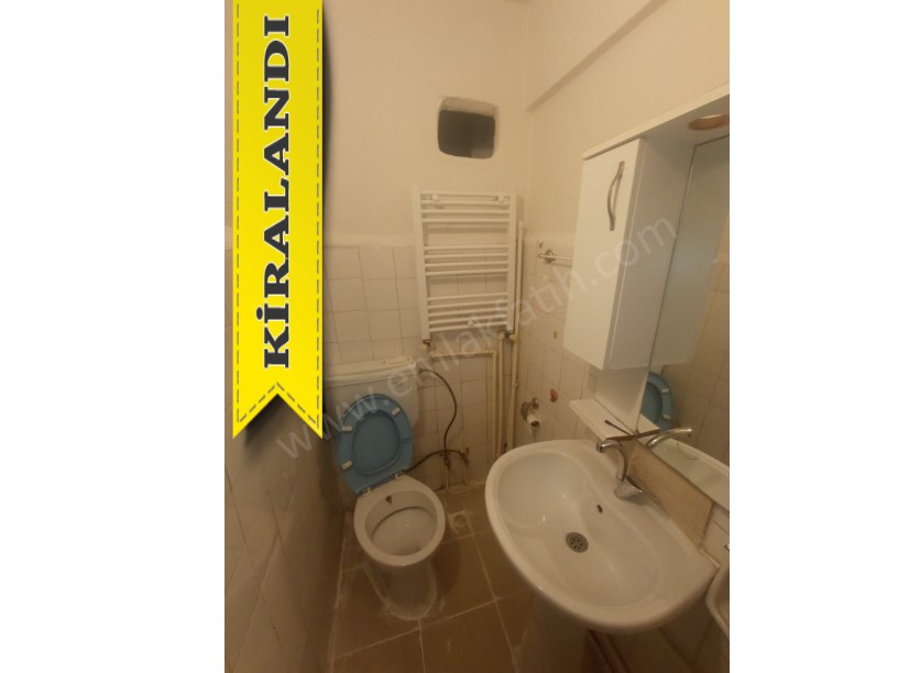 Kocamustafapaşa Kiralık Daire 2+1 Yarı Bodrum Arkası Bahçe Cumartesi Pazarı İçinde