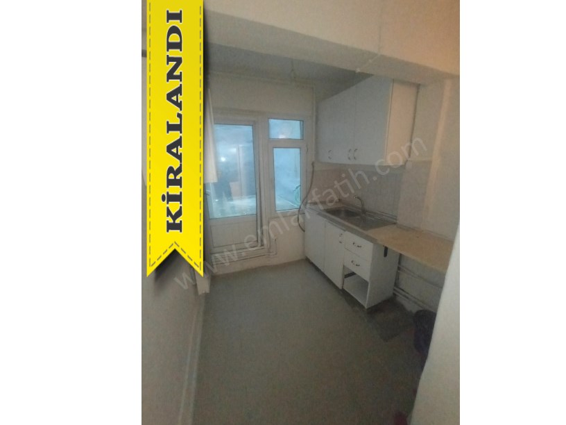 Kocamustafapaşa Kiralık Daire 2+1 Yarı Bodrum Arkası Bahçe Cumartesi Pazarı İçinde
