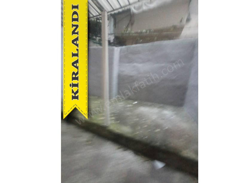 Kocamustafapaşa Kiralık Daire 2+1 Yarı Bodrum Arkası Bahçe Cumartesi Pazarı İçinde