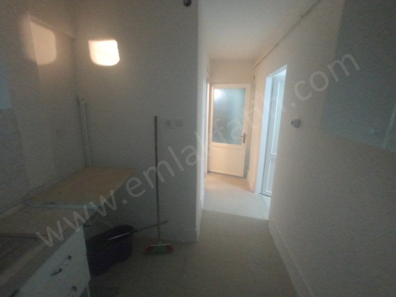 Kocamustafapaşa Kiralık Daire 2+1 Yarı Bodrum Arkası Bahçe Cumartesi Pazarı İçinde