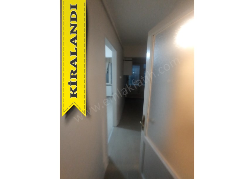 Kocamustafapaşa Kiralık Daire 2+1 Yarı Bodrum Arkası Bahçe Cumartesi Pazarı İçinde