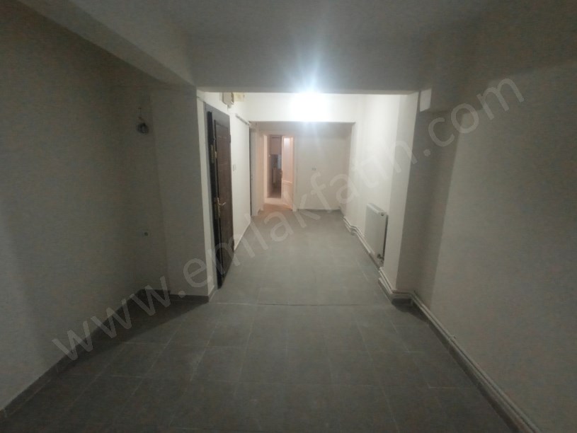 Kocamustafapaşa Kiralık Daire 2+1 Yarı Bodrum Arkası Bahçe Cumartesi Pazarı İçinde