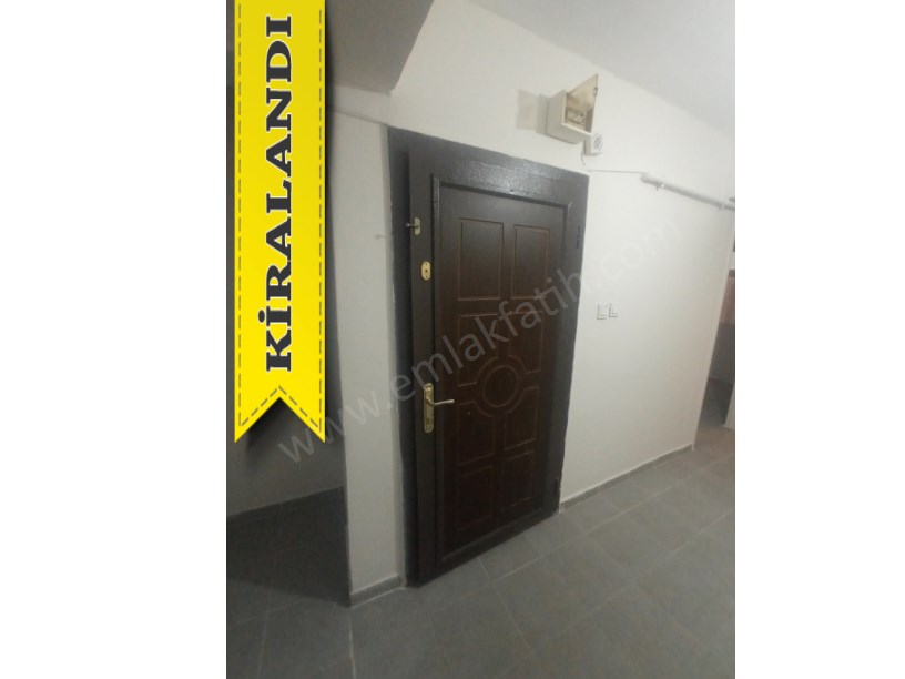 Kocamustafapaşa Kiralık Daire 2+1 Yarı Bodrum Arkası Bahçe Cumartesi Pazarı İçinde