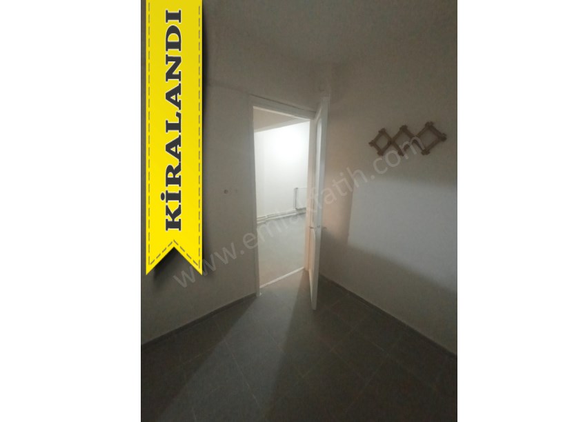 Kocamustafapaşa Kiralık Daire 2+1 Yarı Bodrum Arkası Bahçe Cumartesi Pazarı İçinde