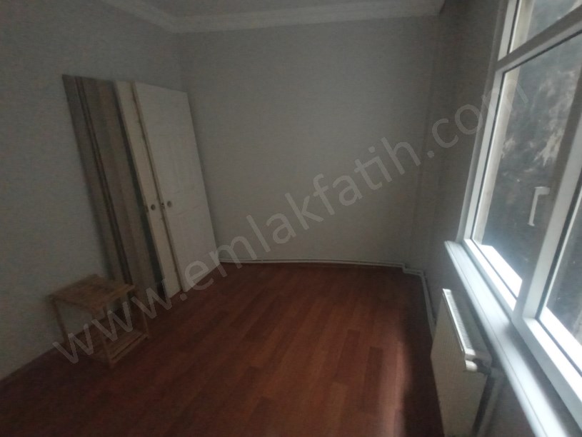 Silivrikapı Satılık Daire 2+1 Ön Cephe 80m2 Daire Full Yapılı ( ESKİ PORTFÖY ) Vidin Caddesi Üzeri