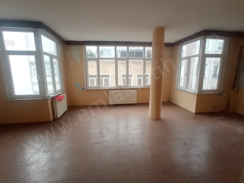 Cerrahpaşa Satılık Daire 2+1 Çift Cephe 100m2 Daire Ana Caddeye ve Hastanelere Çok Yakın