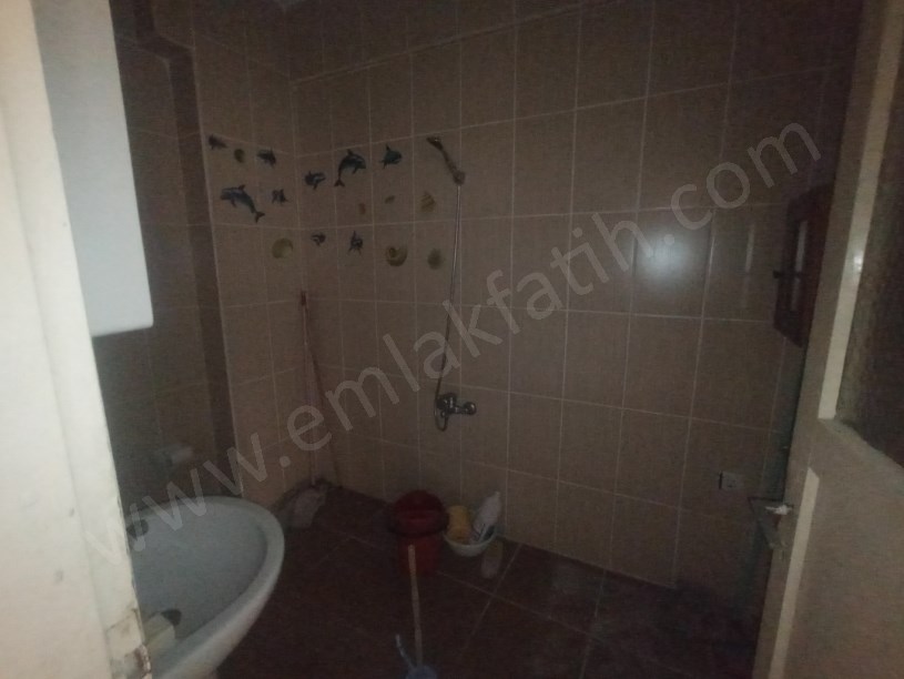 Cerrahpaşa Satılık Daire 2+1 Çift Cephe 100m2 Daire Ana Caddeye ve Hastanelere Çok Yakın