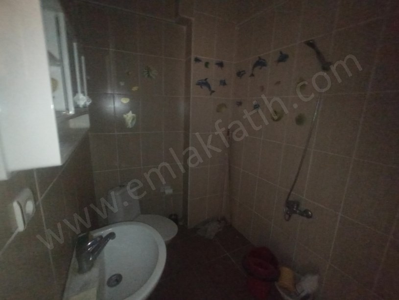 Cerrahpaşa Satılık Daire 2+1 Çift Cephe 100m2 Daire Ana Caddeye ve Hastanelere Çok Yakın