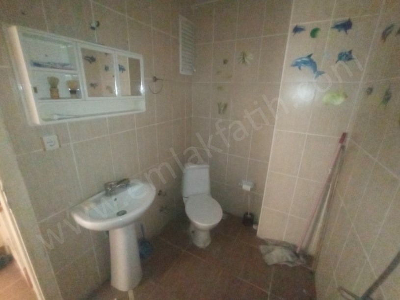 Cerrahpaşa Satılık Daire 2+1 Çift Cephe 100m2 Daire Ana Caddeye ve Hastanelere Çok Yakın