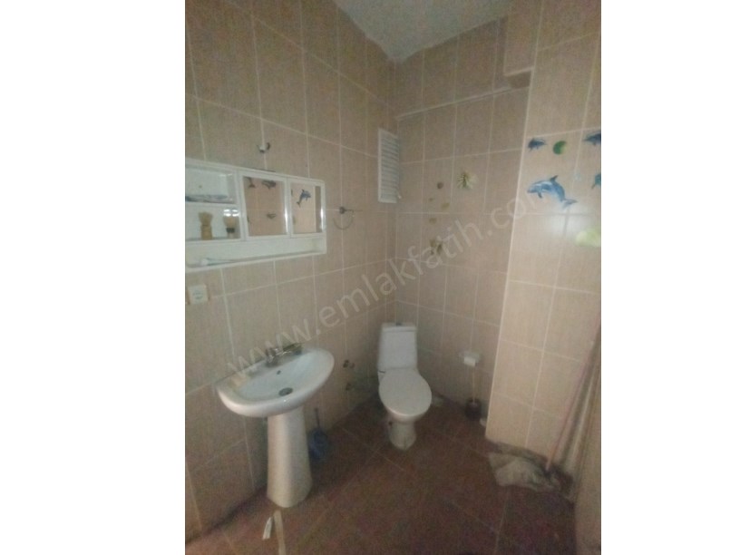 Cerrahpaşa Satılık Daire 2+1 Çift Cephe 100m2 Daire Ana Caddeye ve Hastanelere Çok Yakın